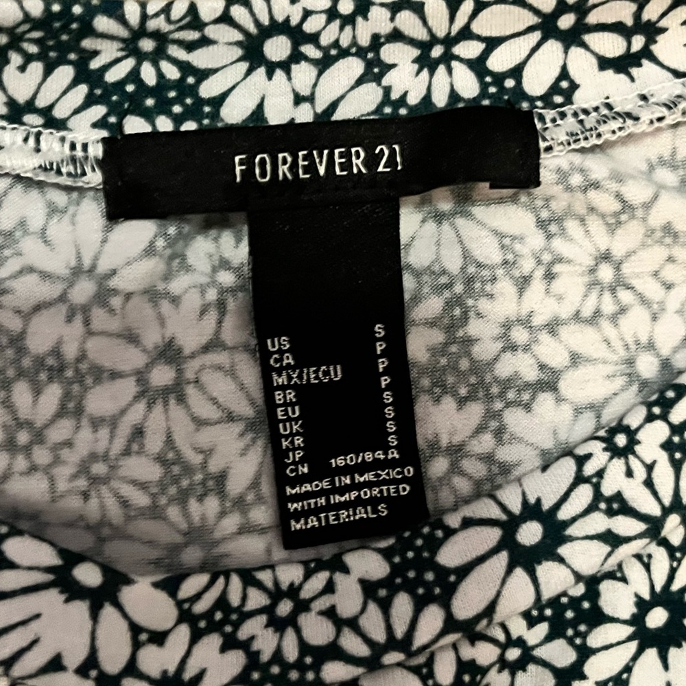 FOREVER 21 || Green Floral cut out Top - Picture 4 of 6